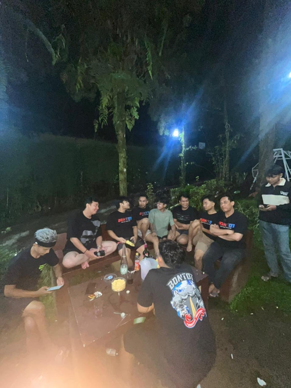 Malam panjang sambil menunggu ayam dibakar